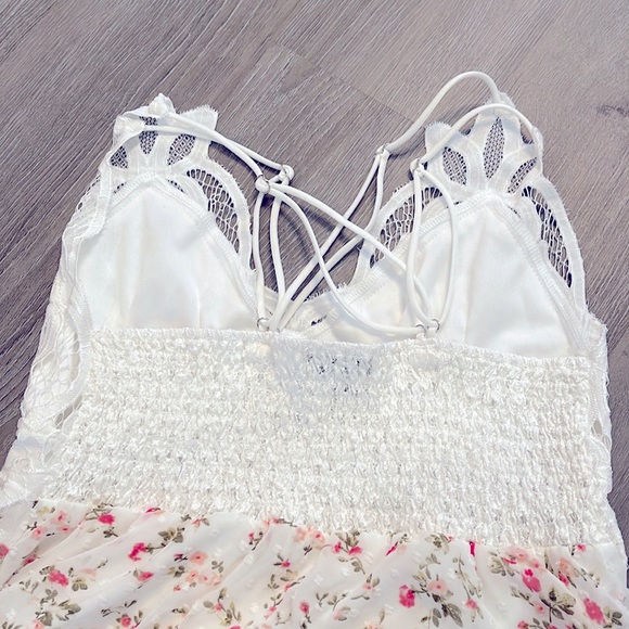 Short, Floral Dress Size Medium - Picture 4 of 5